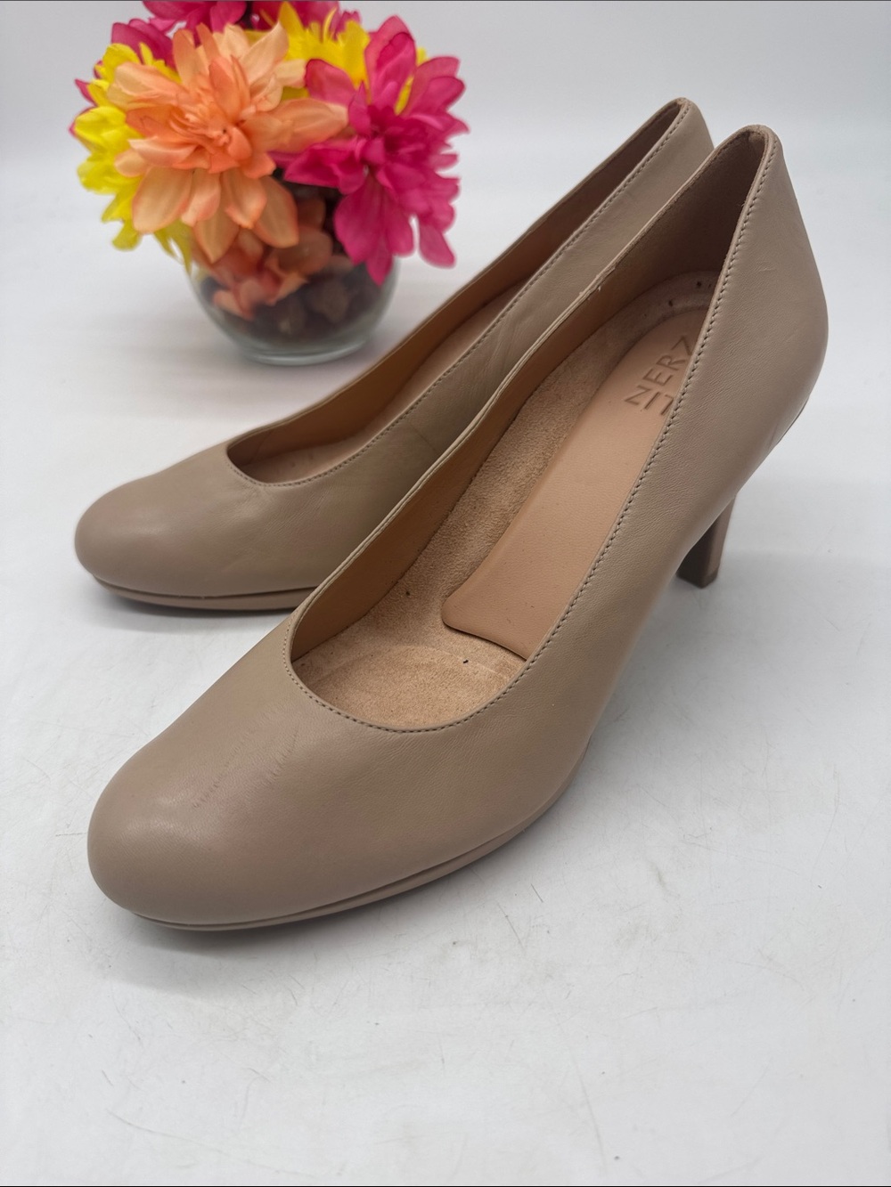 Naturalizer Tan Rounded Toe Mid Heel Pumps Size 9